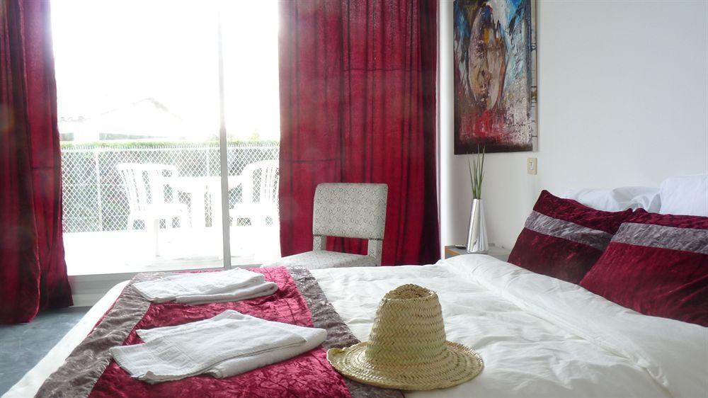 Hotel Sable Et Soleil - Port, Plage Et Jacuzzi Prive Frejus Luaran gambar