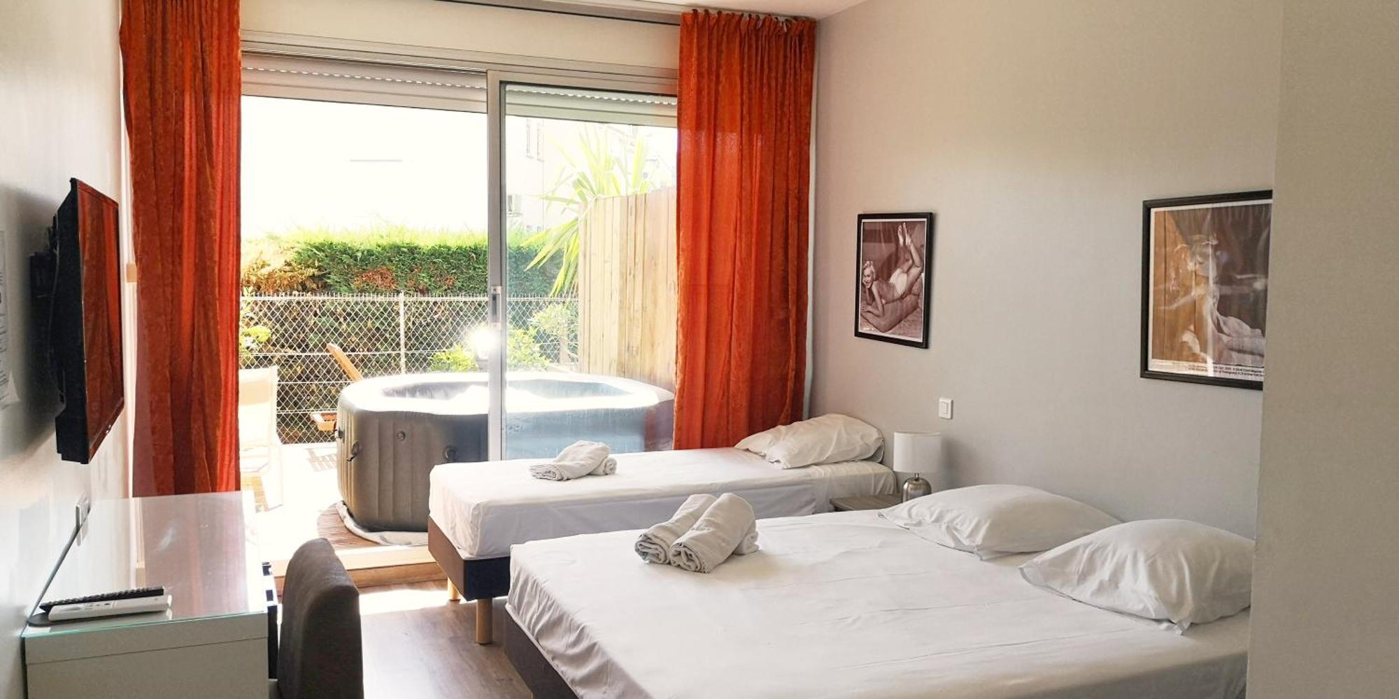 Hotel Sable Et Soleil - Port, Plage Et Jacuzzi Prive Frejus Bilik gambar