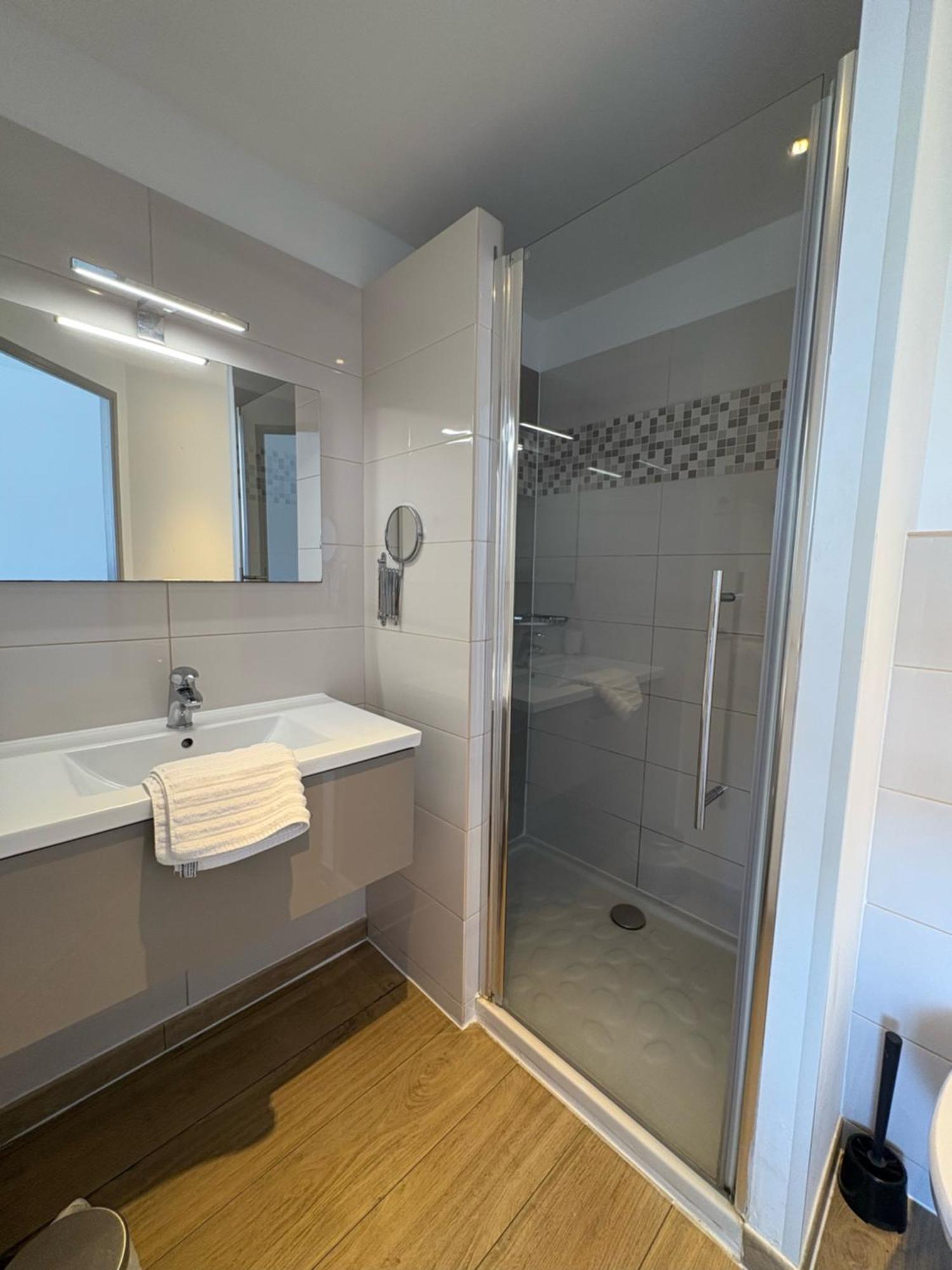 Hotel Sable Et Soleil - Port, Plage Et Jacuzzi Prive Frejus Luaran gambar