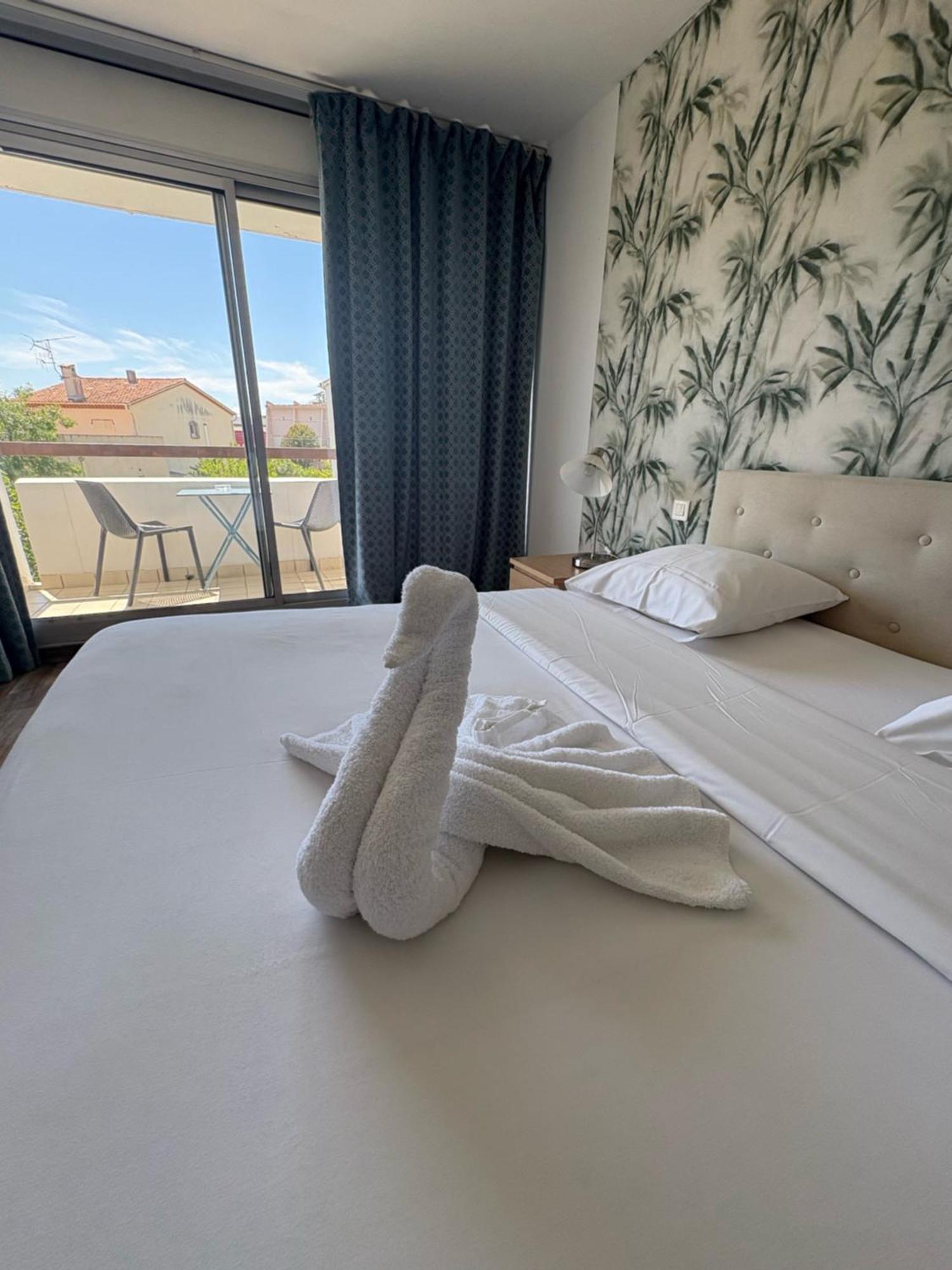 Hotel Sable Et Soleil - Port, Plage Et Jacuzzi Prive Frejus Luaran gambar