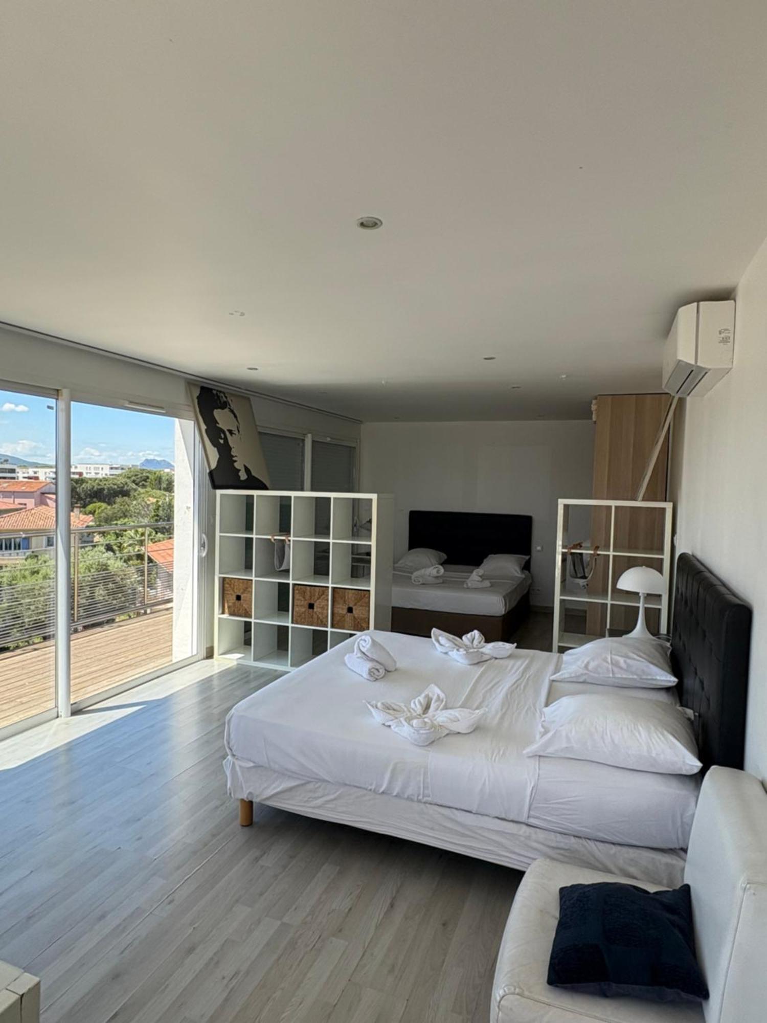Hotel Sable Et Soleil - Port, Plage Et Jacuzzi Prive Frejus Luaran gambar