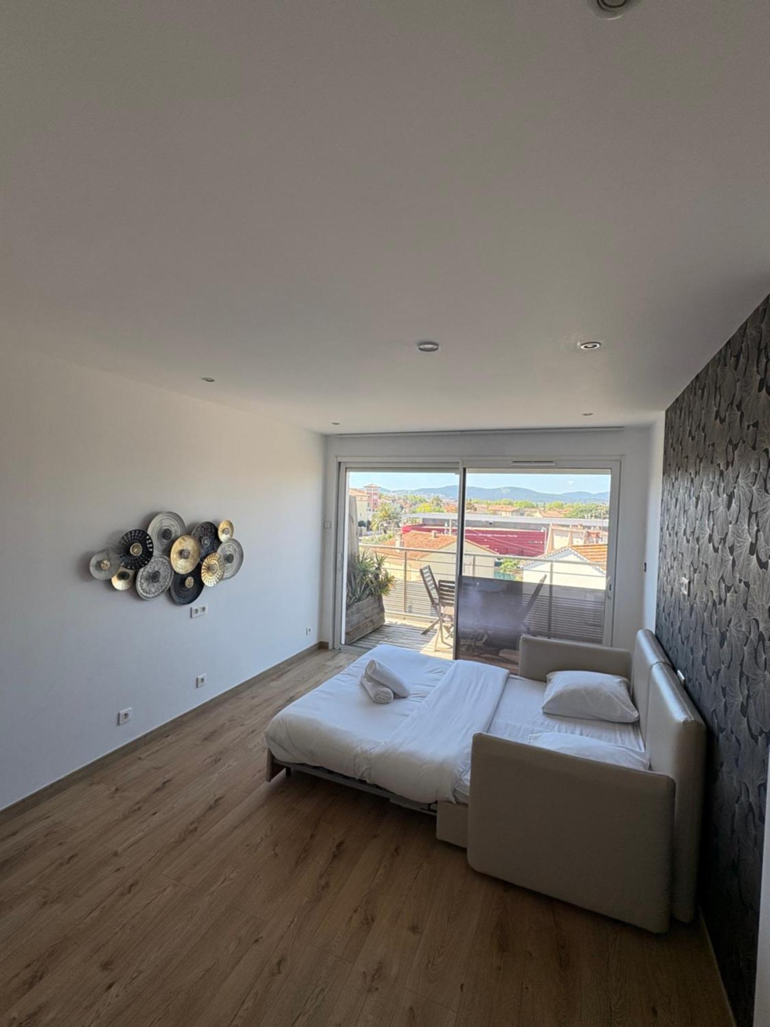 Hotel Sable Et Soleil - Port, Plage Et Jacuzzi Prive Frejus Luaran gambar