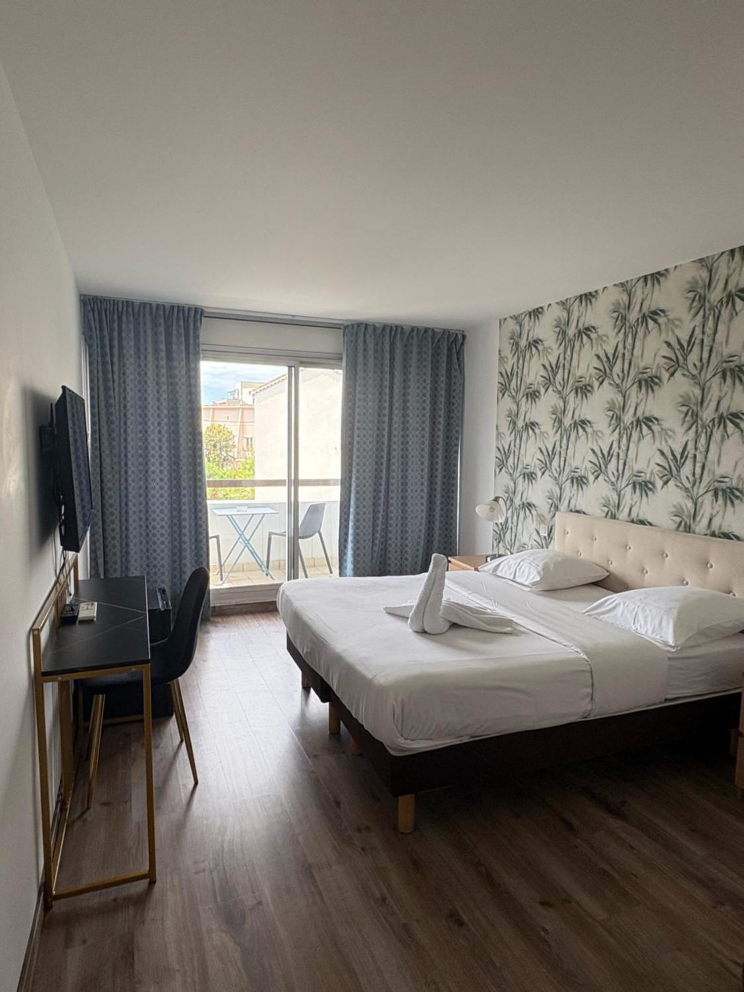 Hotel Sable Et Soleil - Port, Plage Et Jacuzzi Prive Frejus Luaran gambar