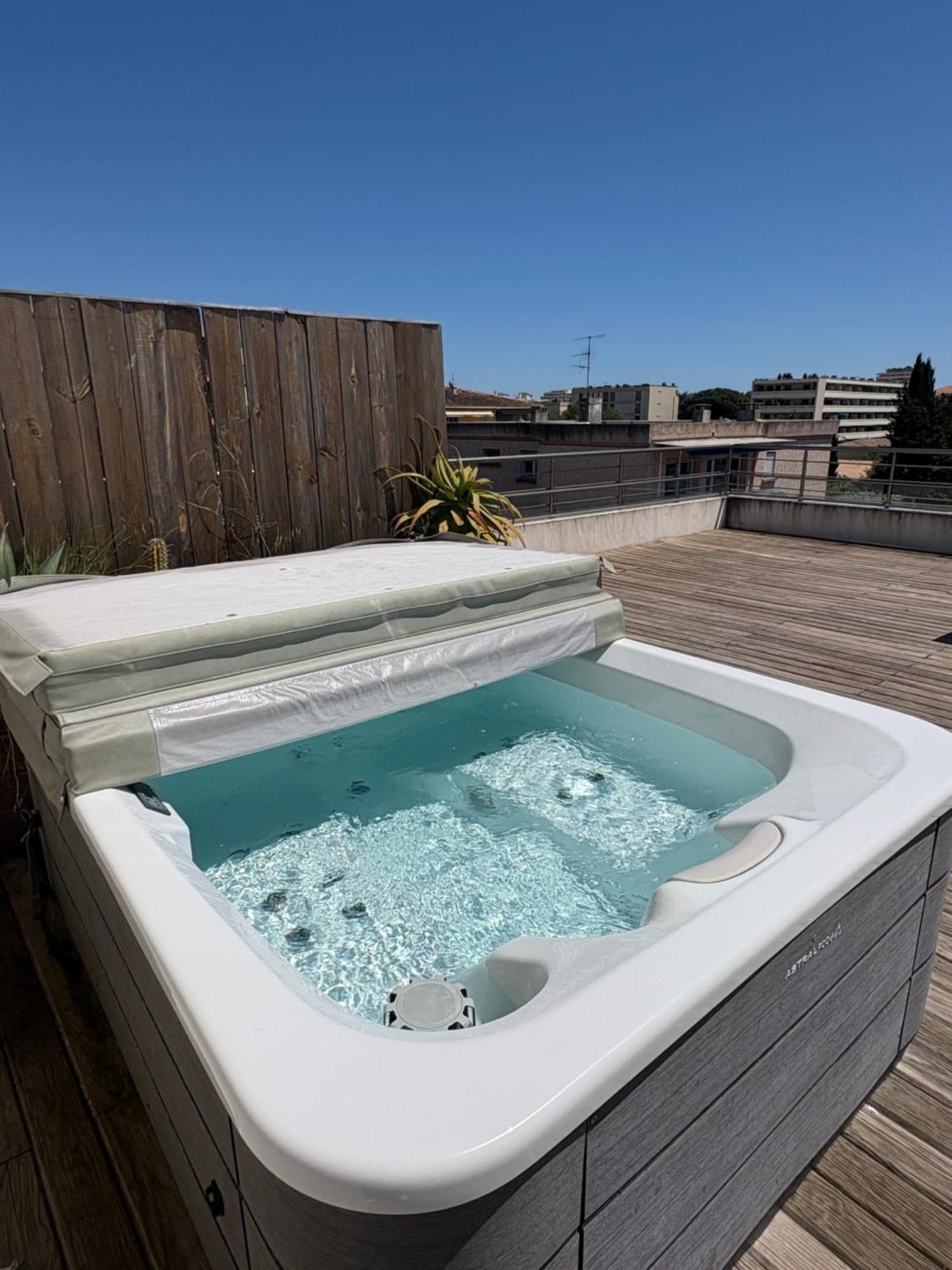 Hotel Sable Et Soleil - Port, Plage Et Jacuzzi Prive Frejus Luaran gambar