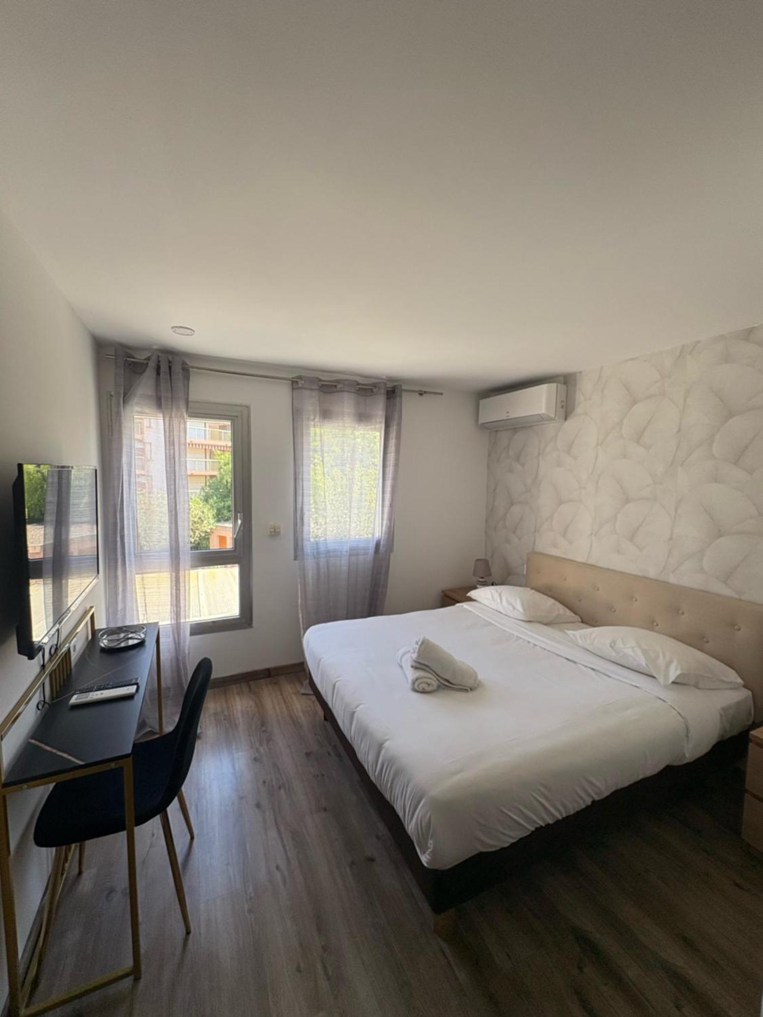 Hotel Sable Et Soleil - Port, Plage Et Jacuzzi Prive Frejus Luaran gambar