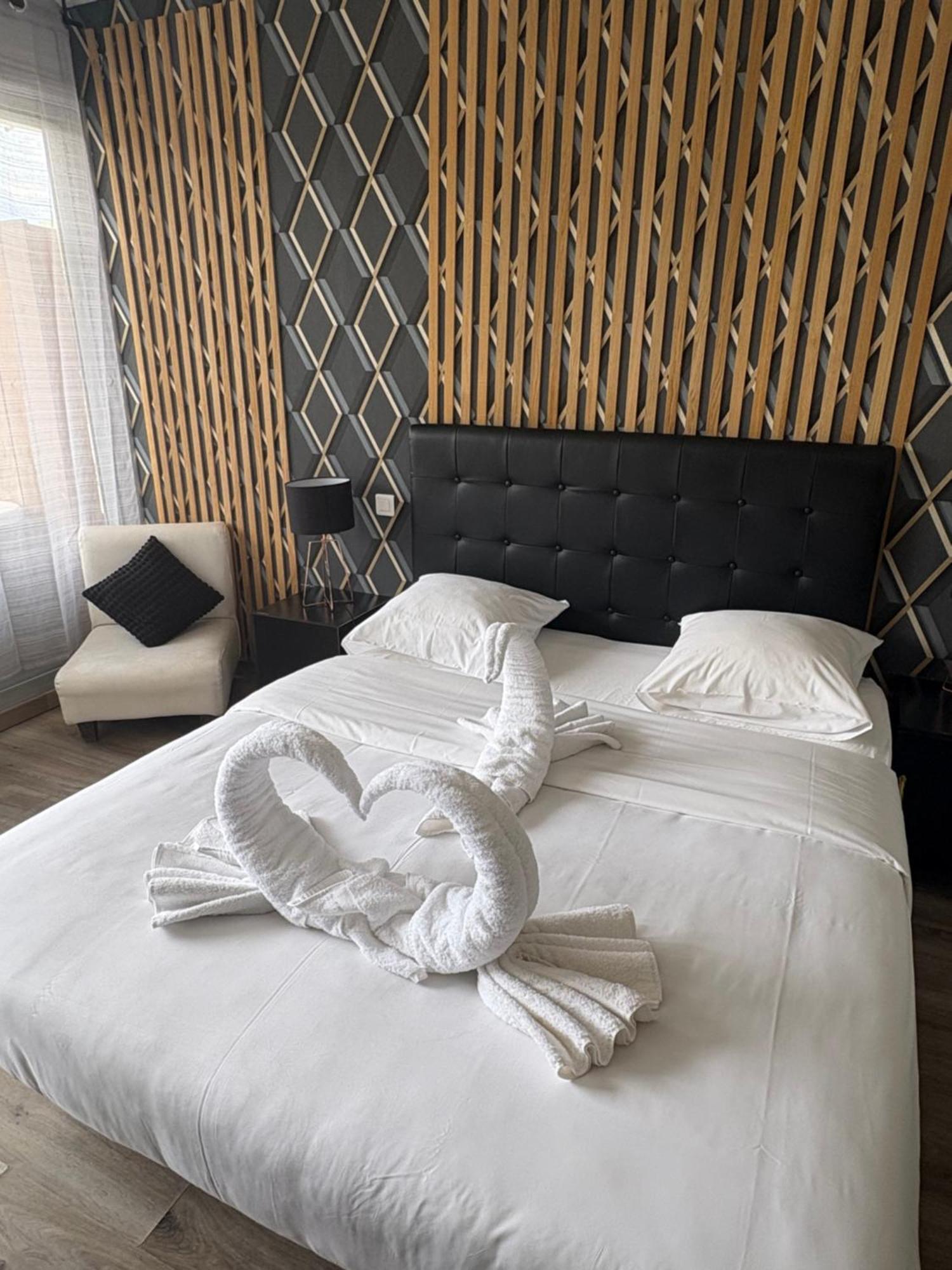 Hotel Sable Et Soleil - Port, Plage Et Jacuzzi Prive Frejus Luaran gambar