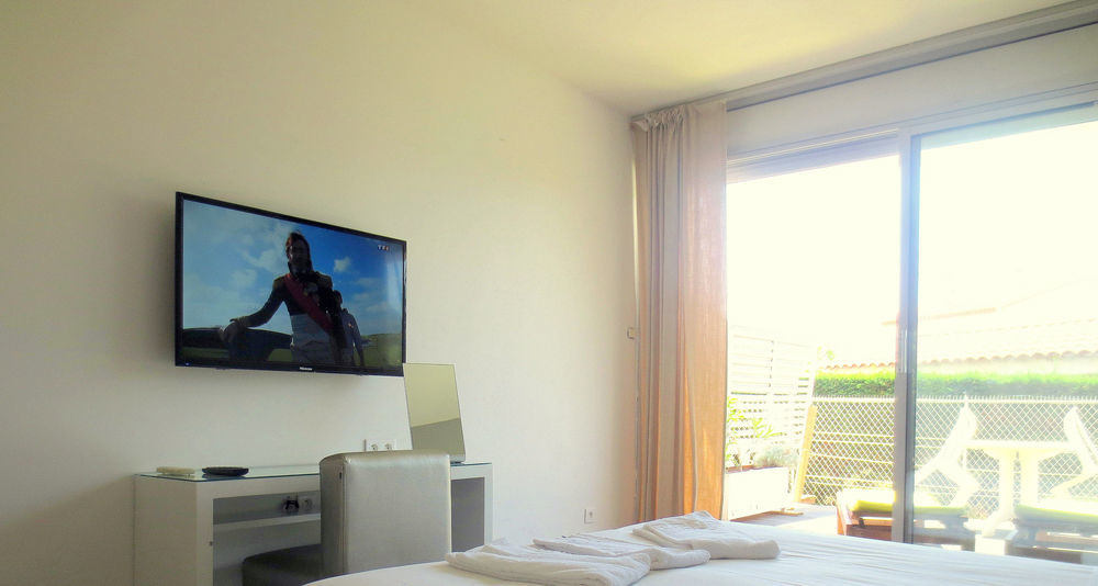 Hotel Sable Et Soleil - Port, Plage Et Jacuzzi Prive Frejus Luaran gambar
