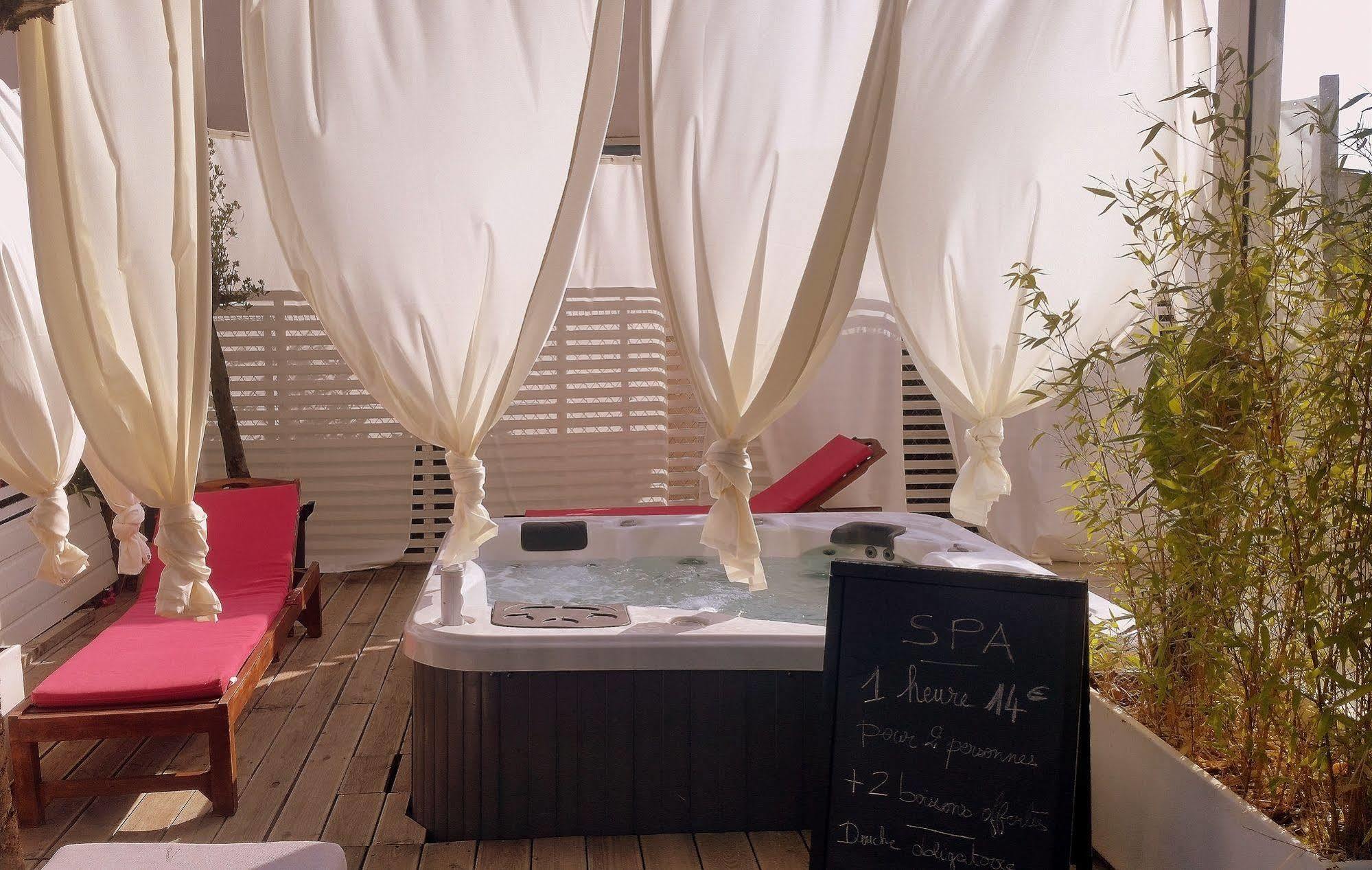 Hotel Sable Et Soleil - Port, Plage Et Jacuzzi Prive Frejus Luaran gambar